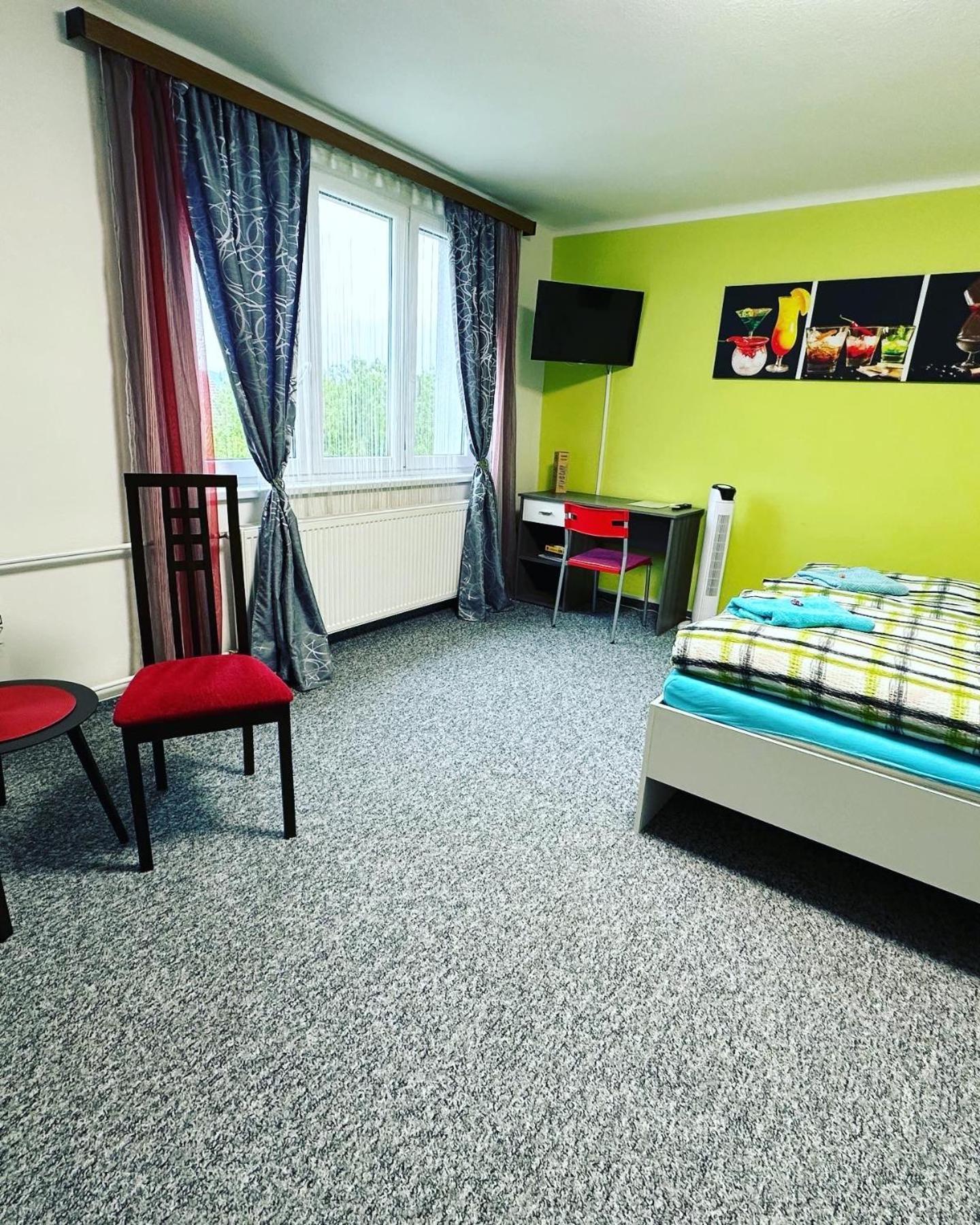 Apartmany Mk U Modre Kocky โนเว ฮราดี ภายนอก รูปภาพ