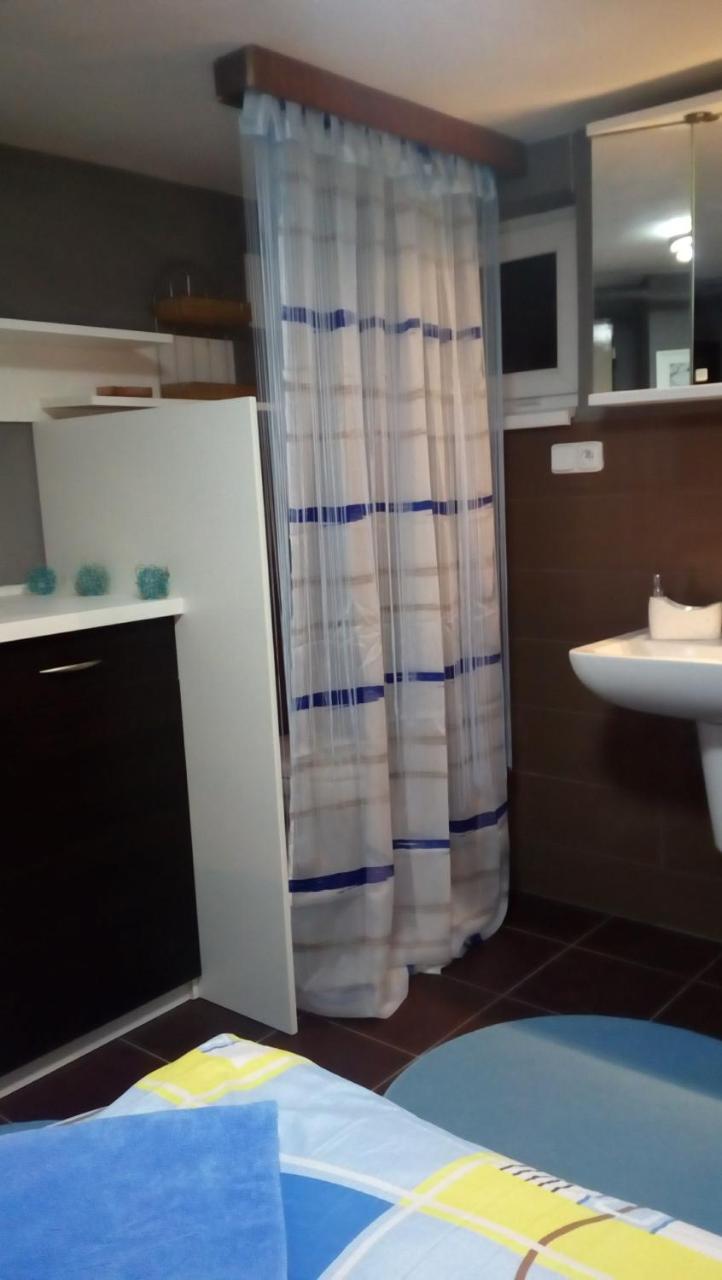 Apartmany Mk U Modre Kocky โนเว ฮราดี ภายนอก รูปภาพ